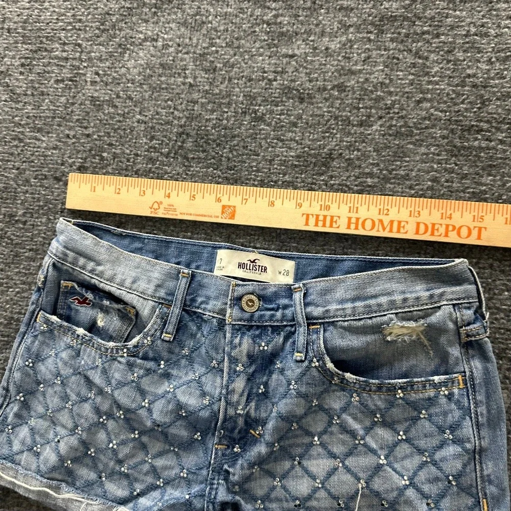 Hollister Denim Shorts Womens Size 7/28 Light Wash Quilted Rhinestone Raw Hem